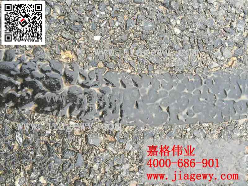 貼縫帶生產(chǎn)廠家生產(chǎn)的貼縫帶應(yīng)用到道路裂縫修補(bǔ)后的效果案例