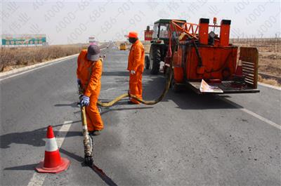 針對道路路面裂縫,應采取什么樣的嘉格灌縫膠進行灌縫處理呢？